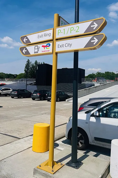 Des panneaux pour guider les personnes